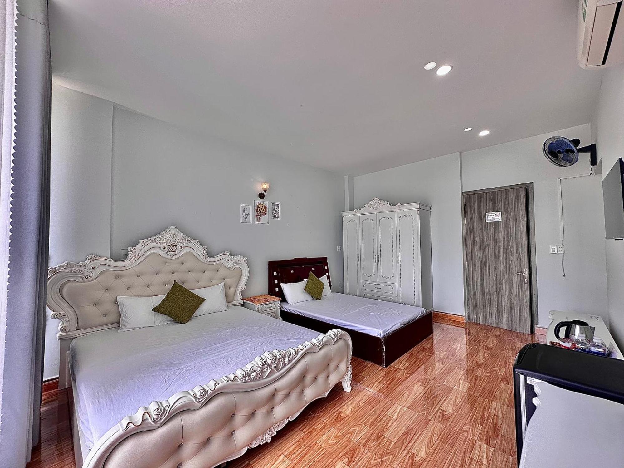 Royal Homestay Tuy Hòa Buitenkant foto