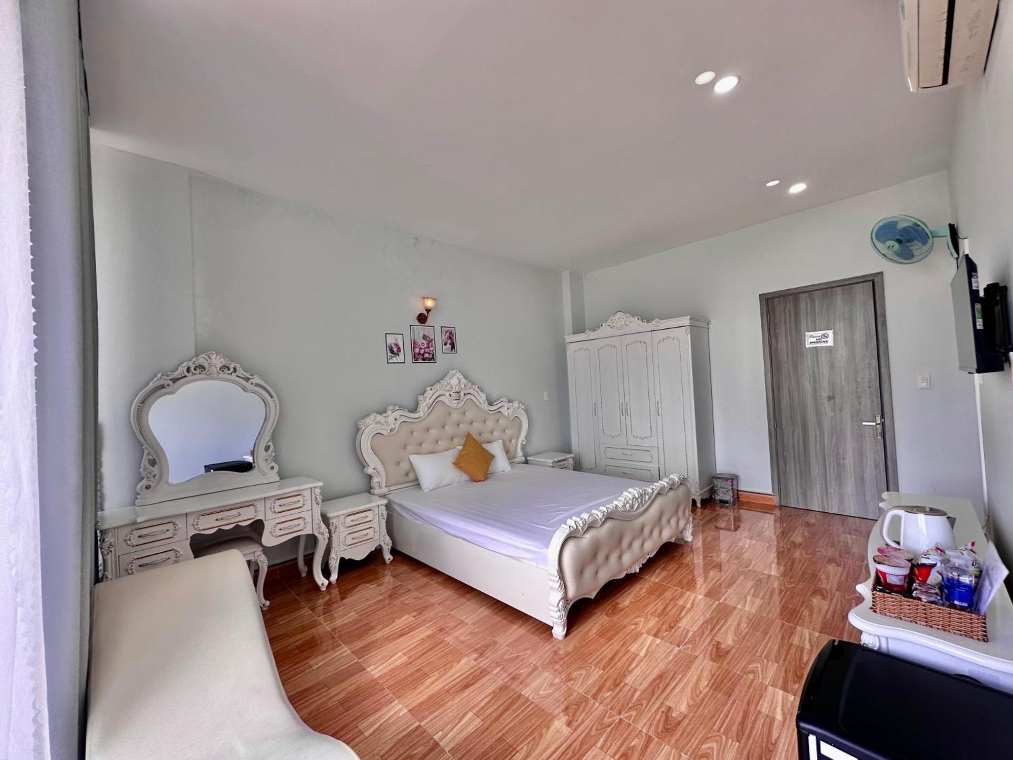 Royal Homestay Tuy Hòa Buitenkant foto